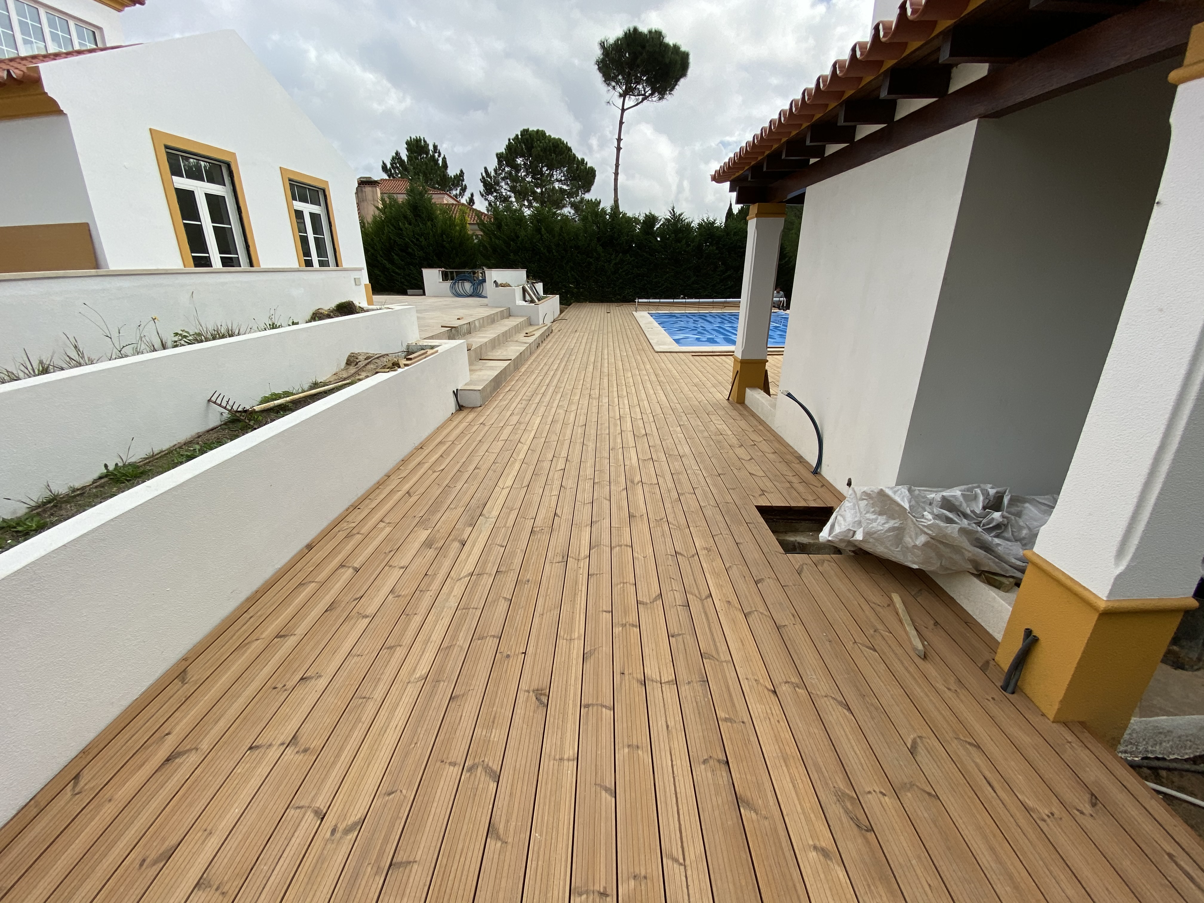 Decks de Madeira e Compósito 